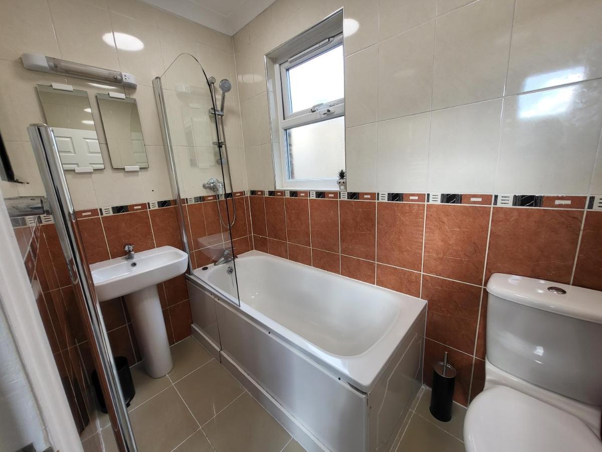 Tooting Bec Central Apartment By London Tube מראה חיצוני תמונה